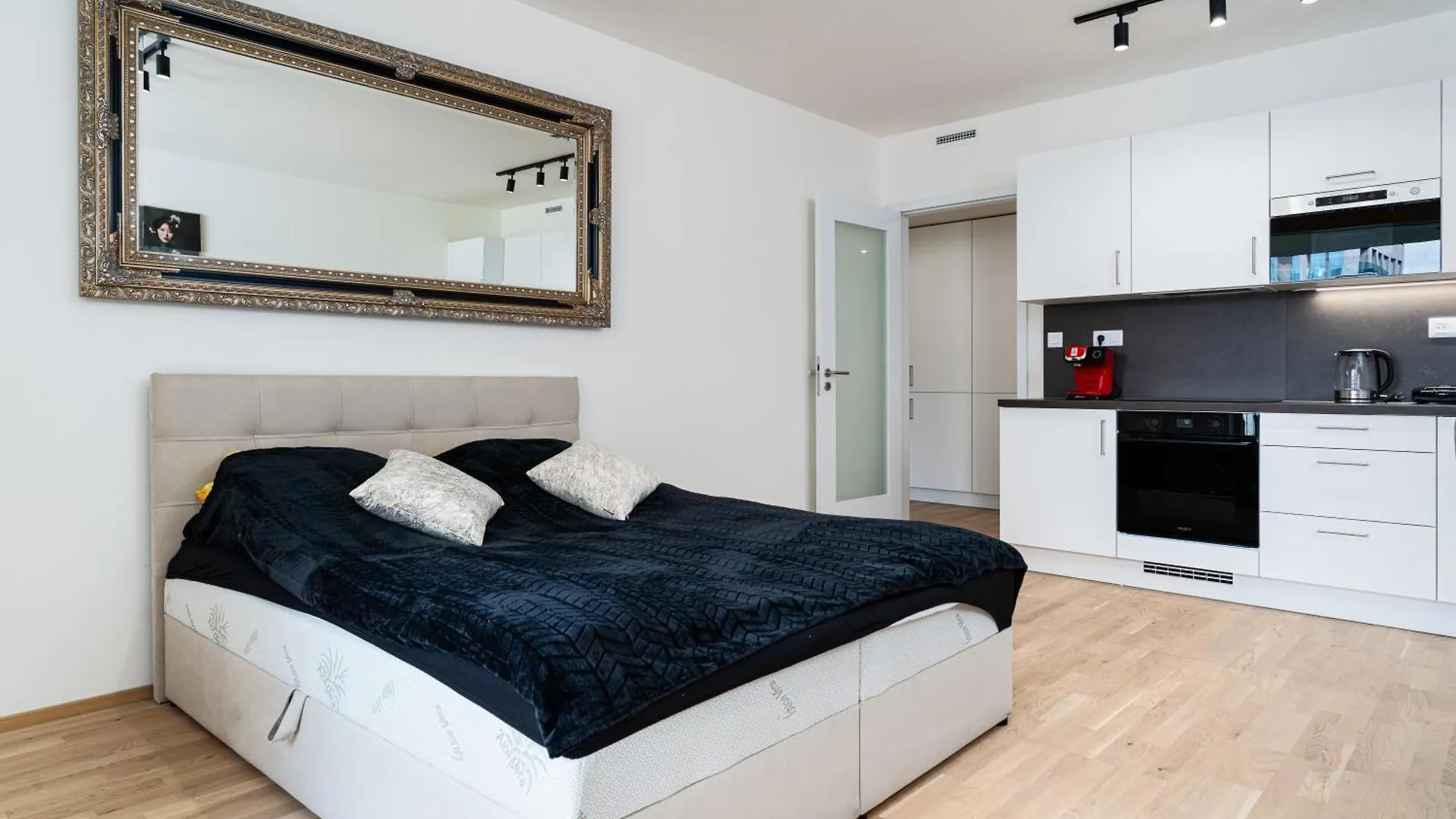 Modern Elegance Suite Prag 0*,